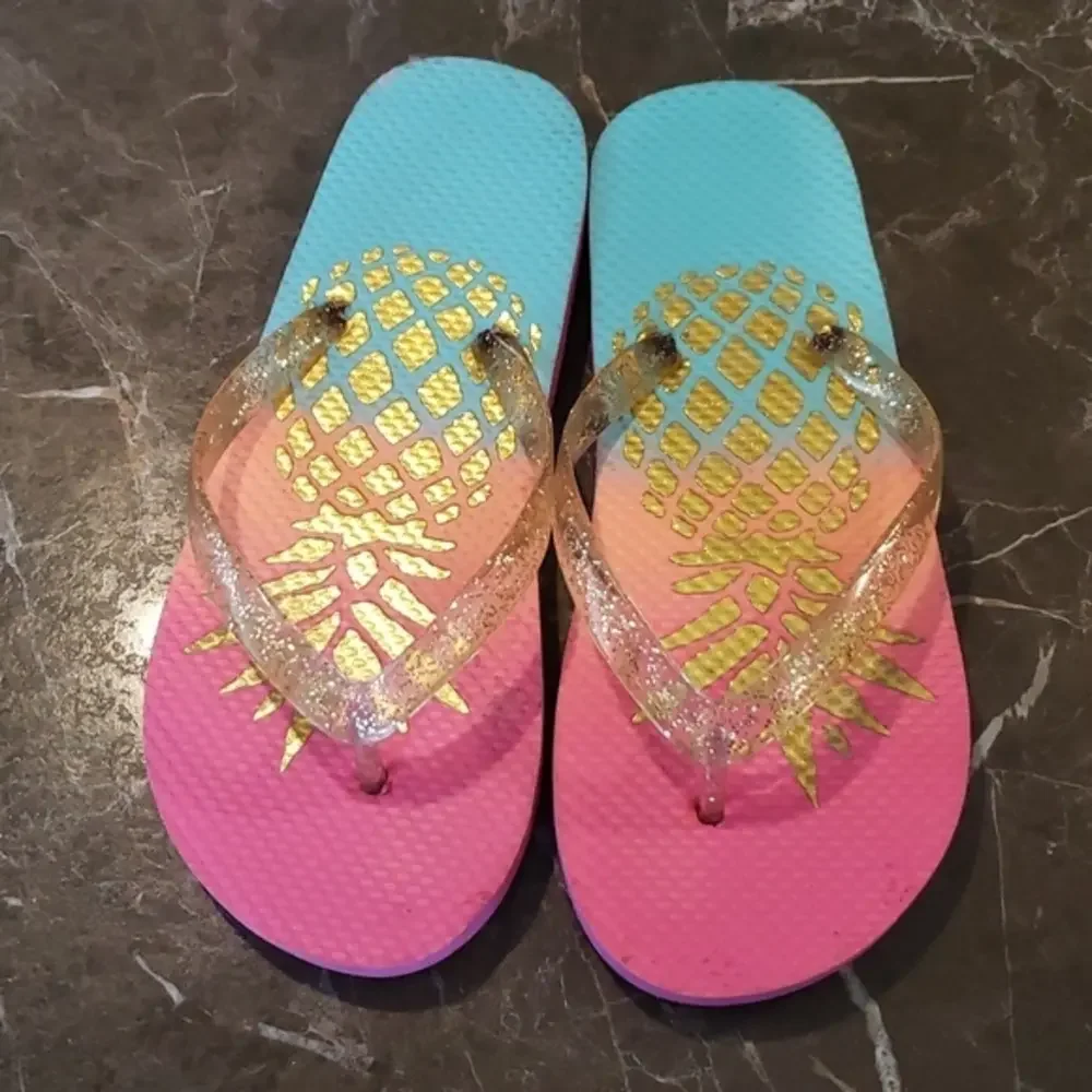 Children's place flip flops size 12/13